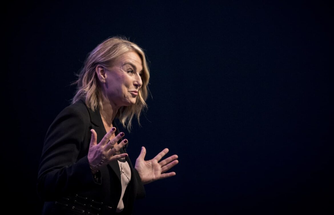 Understanding the Insights of Esther Perel on Relationships