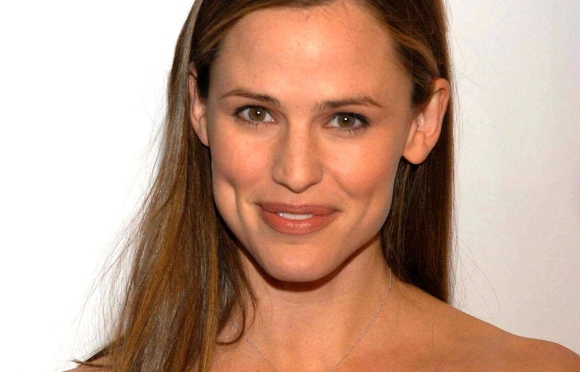 Jennifer Garner: A Glimpse into Her Life and Career