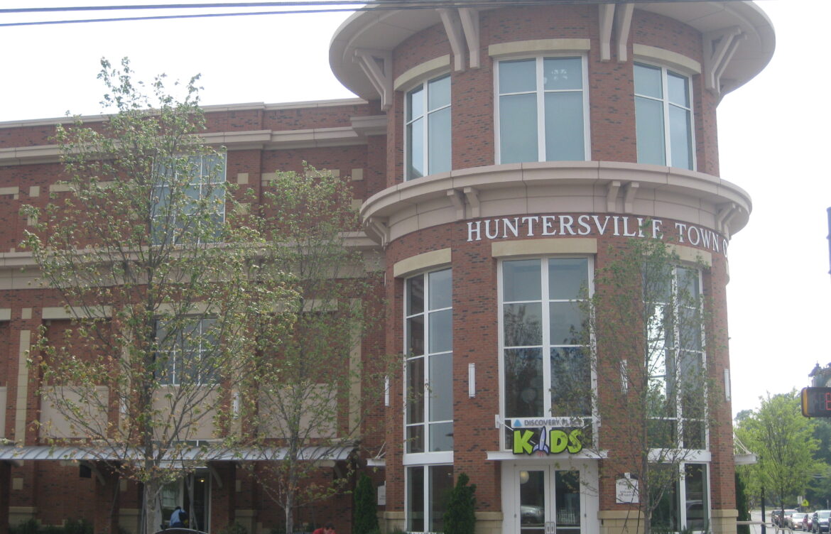 Huntersville NC: A Thriving Lake Town with Rich Heritage