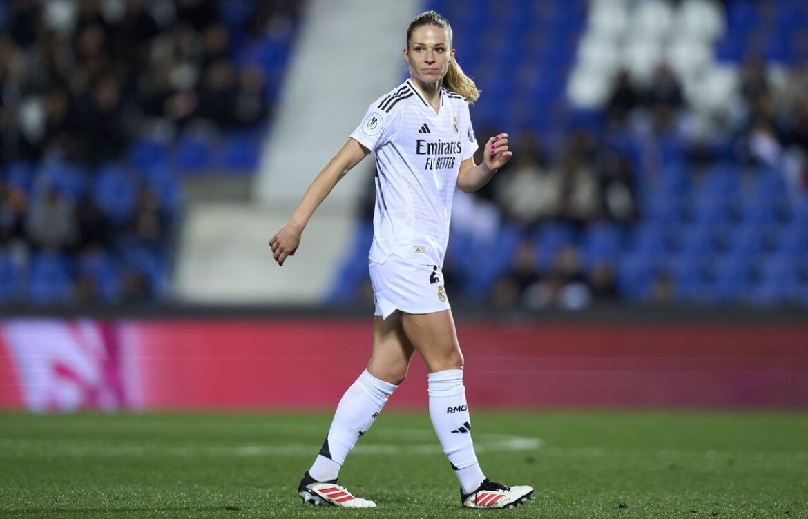 Paris Football Club Femenino Faces Off Against Real Madrid C.F. Femenino