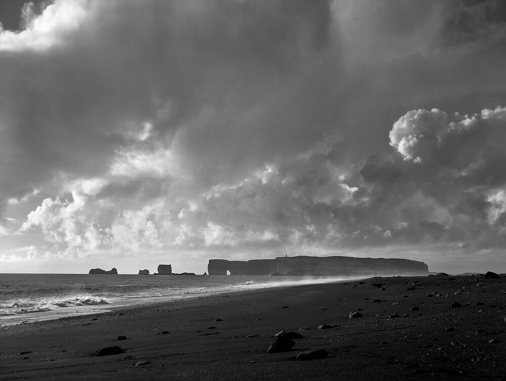 Discover Reynisfjara Beach – Iceland’s Black Sand Paradise