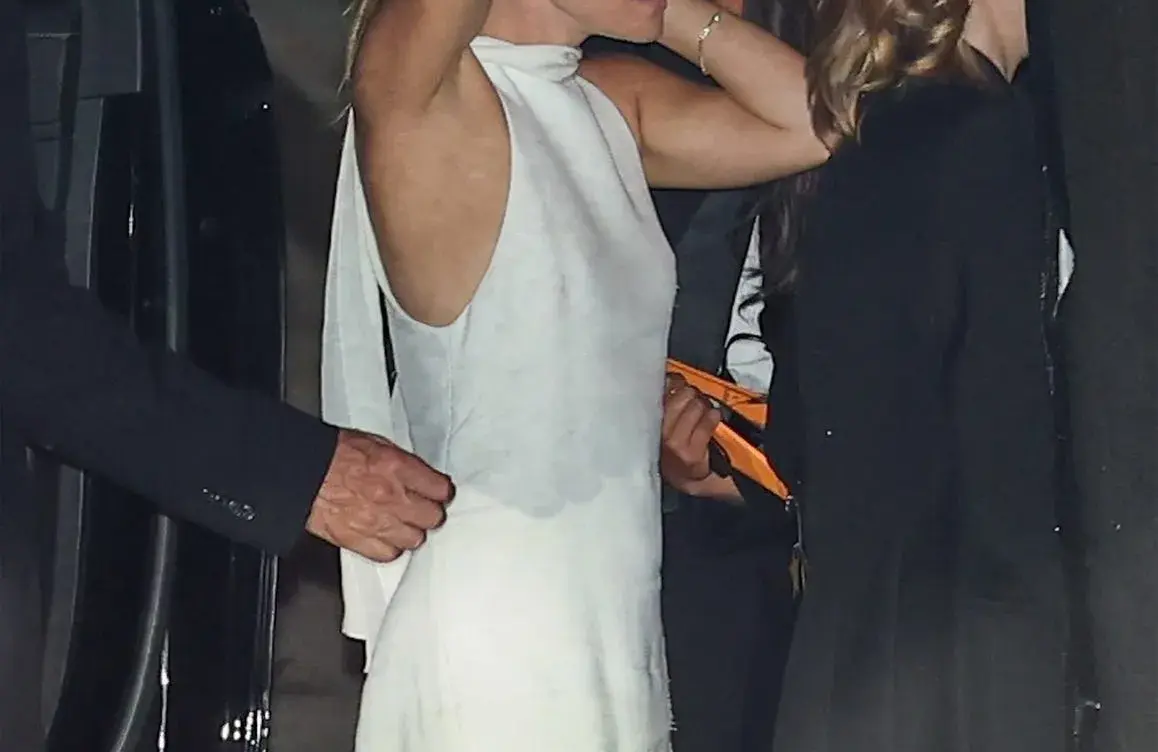 Emma watson: Beverly Hills:  Shines at Oscar After-Party