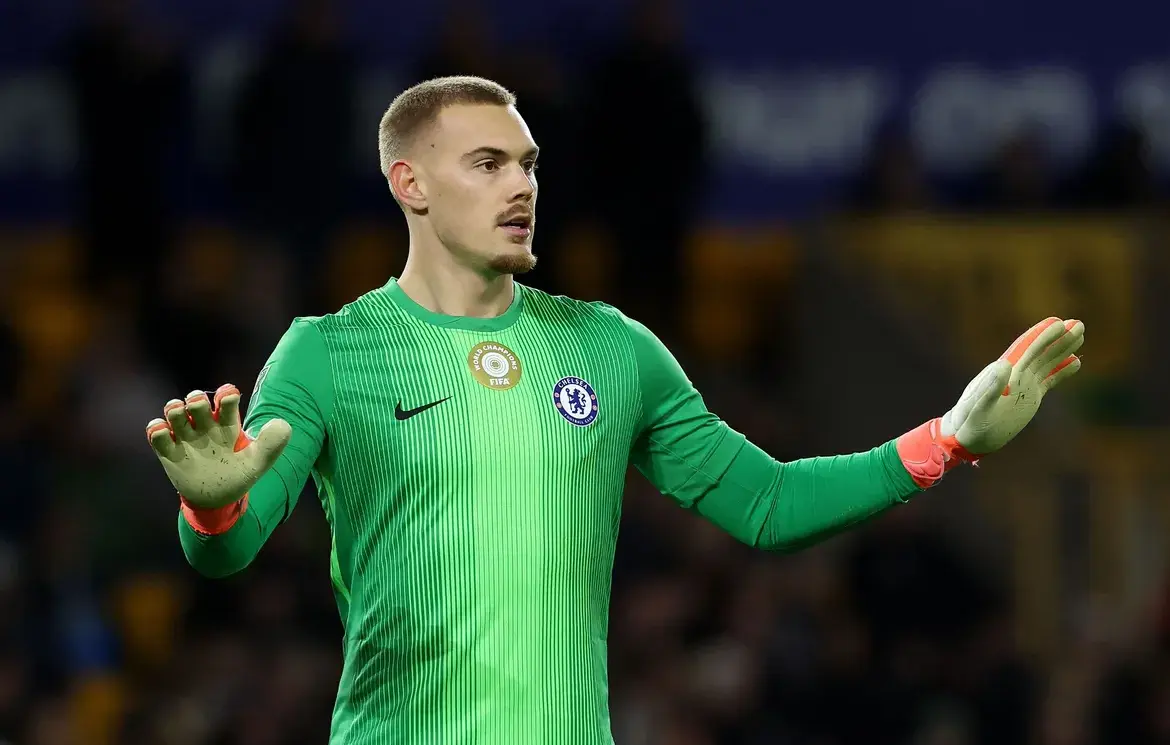 Filip Jörgensen Struggles as Chelsea Falls to Paris Saint-Germain