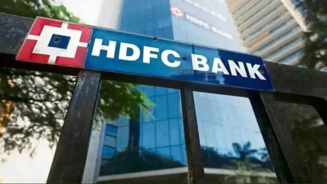 HDFC Bank Share Price Takes a Hit Amid Leadership Changes