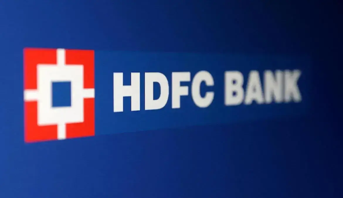 Hdfc bank share performance declines amid market pressures
