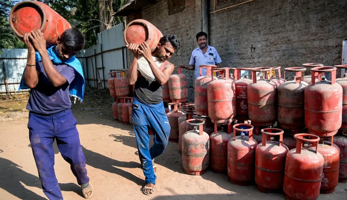 Lpg gas cylinders: Rising Prices of  in India Amid Supply Concerns