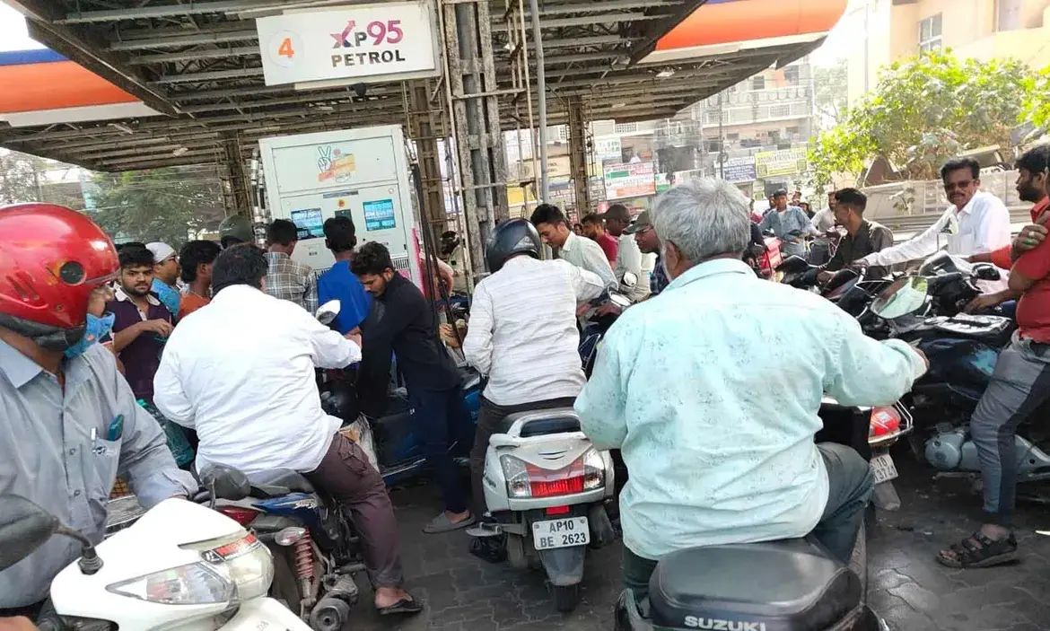Petrol Shortage in Hyderabad Causes Panic Buying