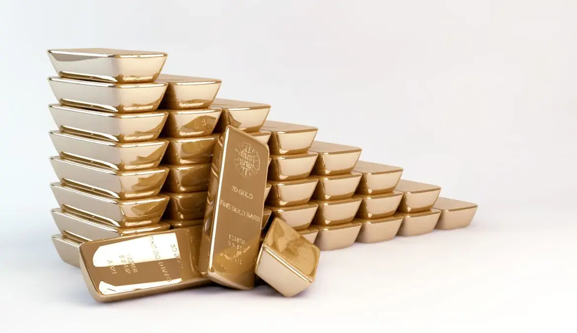 Gold Prices Decline in India Amidst Global Market Fluctuations