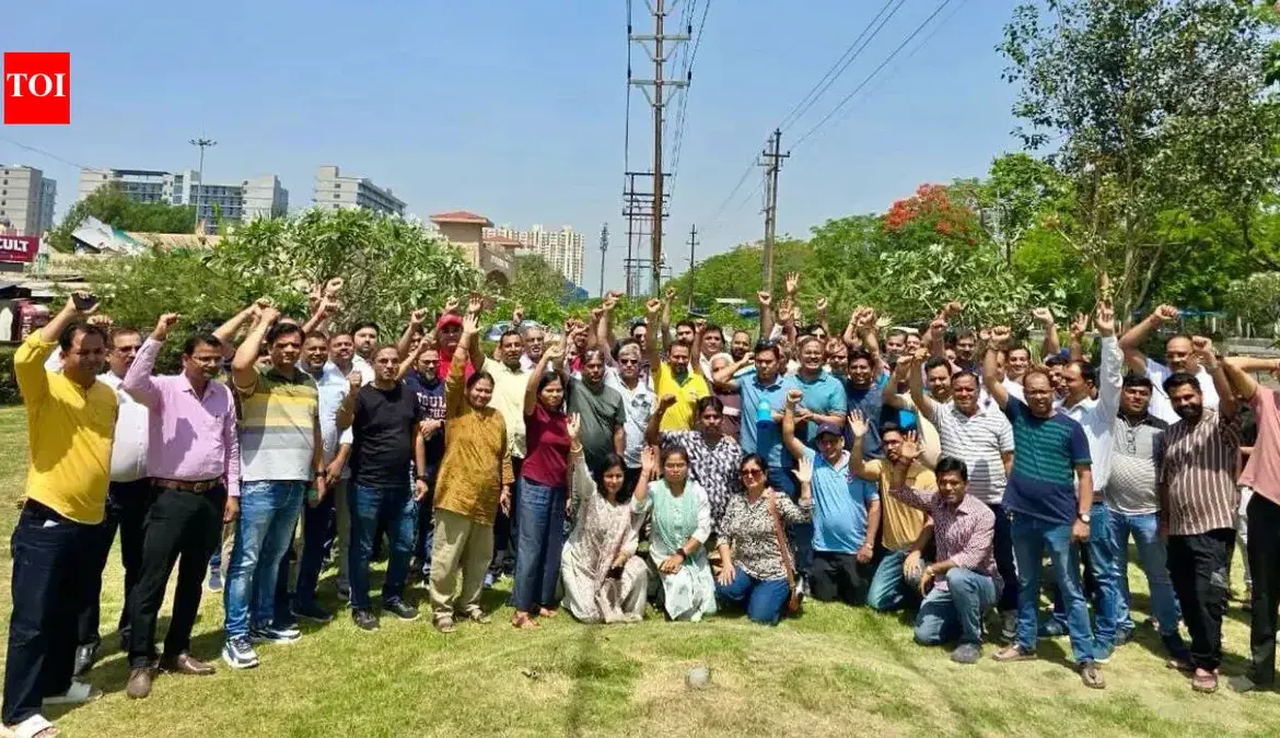 Noida Residents Protest for Metro Connectivity