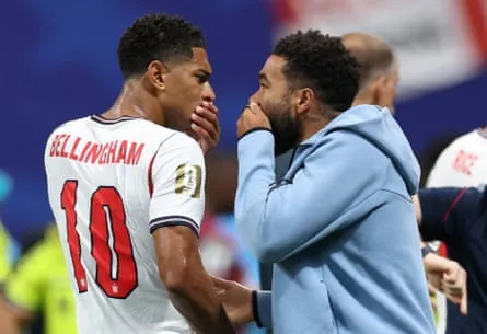 Reece James talks to Jude Bellingham.